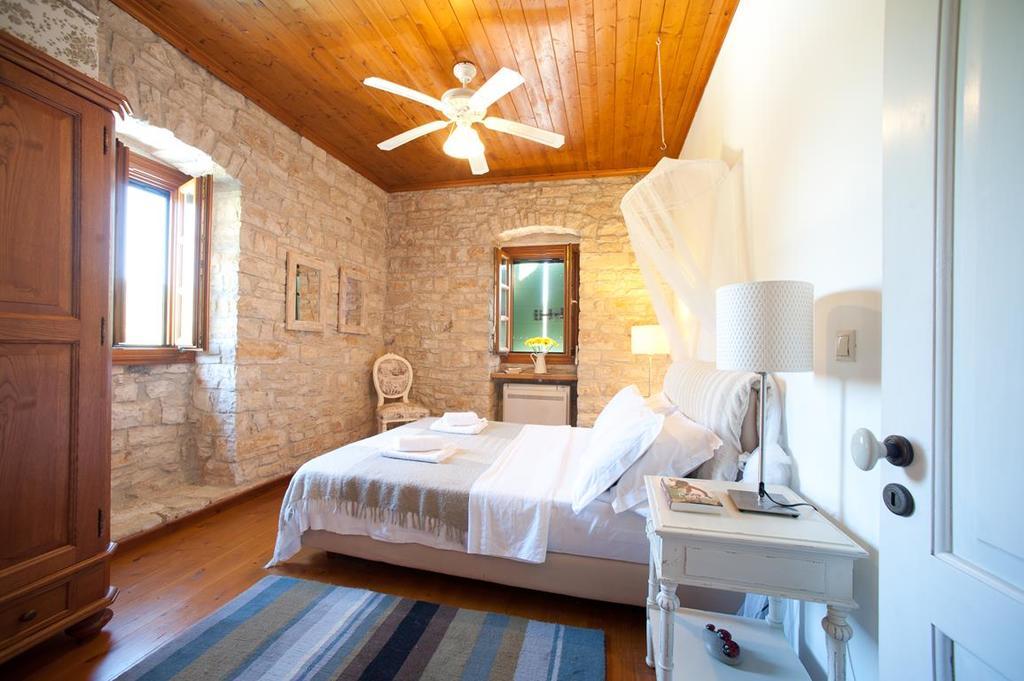 Villa Kiparissi Kourtaiika Exterior foto