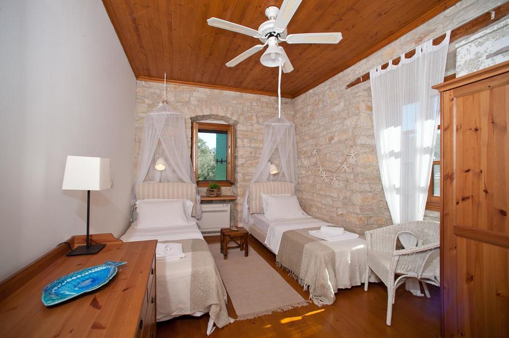 Villa Kiparissi Kourtaiika Exterior foto