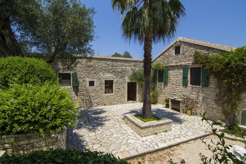 Villa Kiparissi Kourtaiika Exterior foto