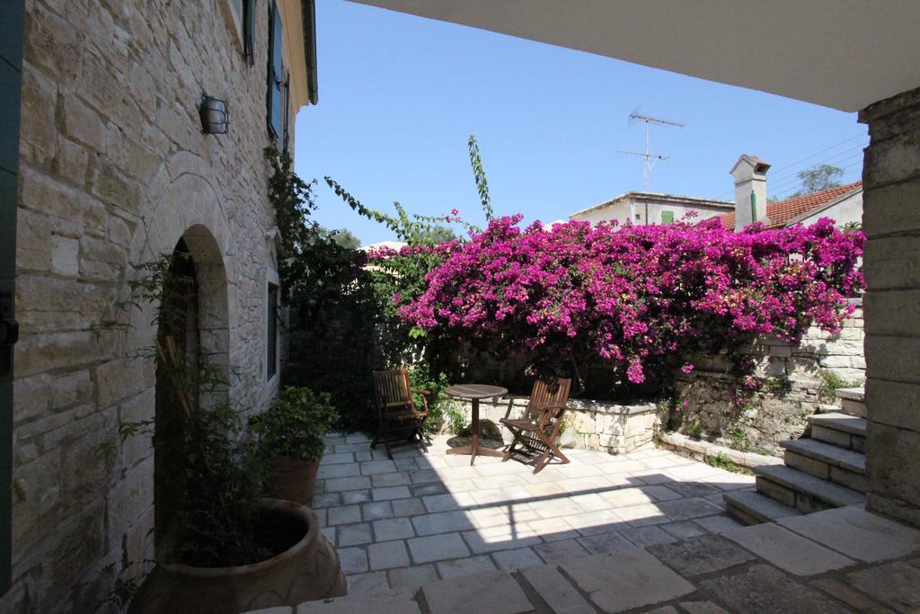 Villa Kiparissi Kourtaiika Exterior foto
