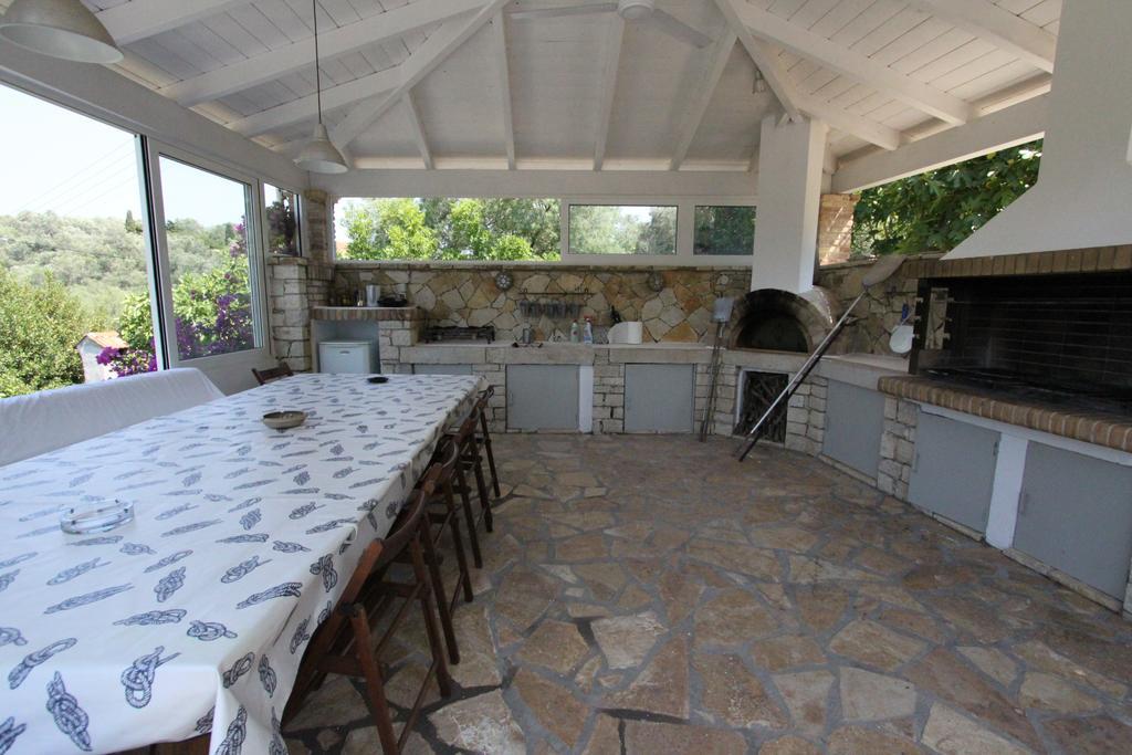 Villa Kiparissi Kourtaiika Exterior foto